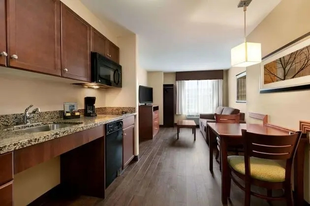 Süit, 1 Büyük (Queen) Boy Yatak, Engellilere Uygun, Sigara İçilebilir (One-Bedroom Suite)