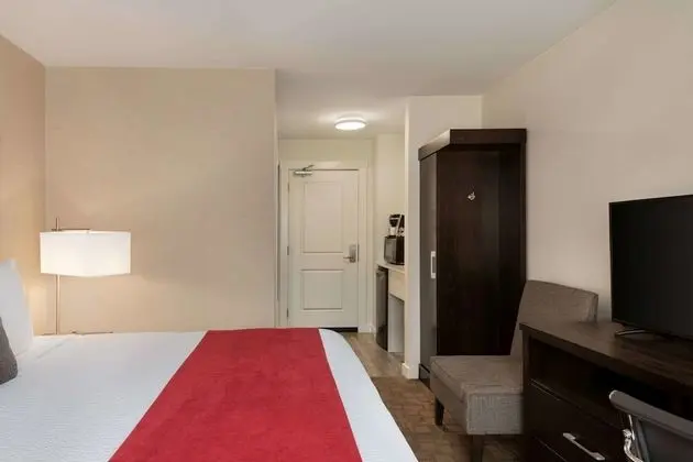 Oda, 1 En Büyük (King) Boy Yatak, Engellilere Uygun, Sigara İçilmez (Mobility, Main Floor)