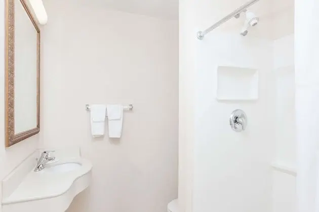 Tek Büyük Yataklı Oda, 2 Çift Kişilik Yatak