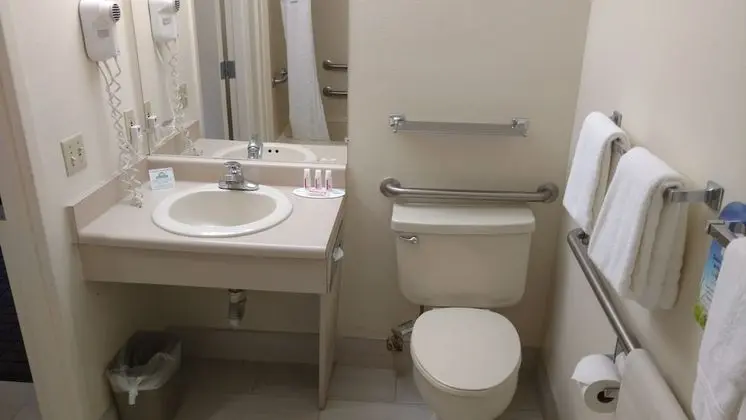 Oda, 1 En Büyük (King) Boy Yatak, Engellilere Uygun, Sigara İçilmez