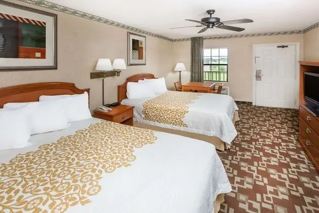 Oda, 2 Çift Kişilik Yatak, Sigara İçilebilir