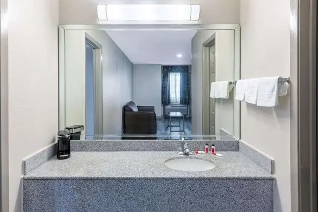 Süit, 1 En Büyük (King) Boy Yatak, Sigara İçilebilir (One-Bedroom)