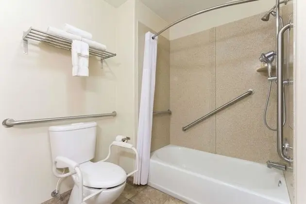 Oda, 1 Büyük (Queen) Boy Yatak, Engellilere Uygun