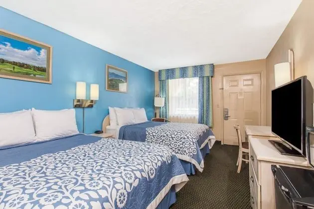 Tek Büyük Yataklı Oda, 2 Çift Kişilik Yatak