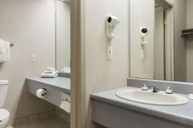 Tek Büyük Yataklı Oda, 2 Çift Kişilik Yatak