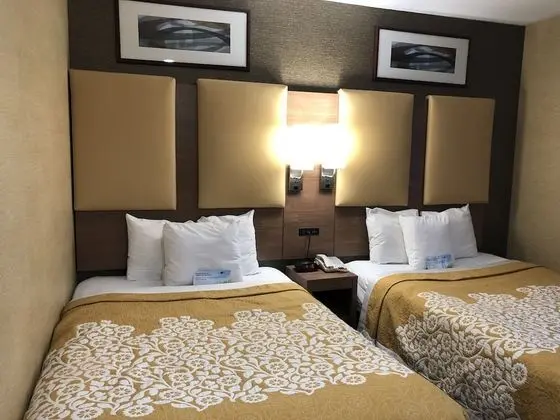 Tek Büyük Yataklı Oda, 2 Çift Kişilik Yatak