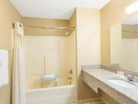 Oda, 1 En Büyük (King) Boy Yatak, Engellilere Uygun, Sigara İçilebilir