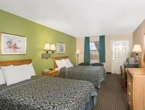 Tek Büyük Yataklı Oda, 2 Çift Kişilik Yatak