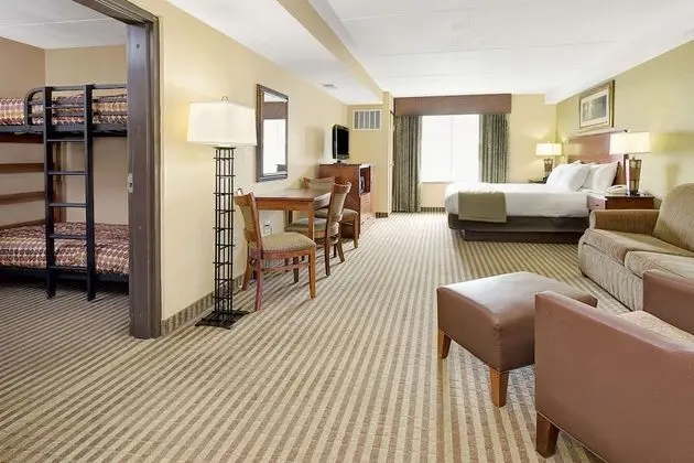 Süit, Birden Çok Yatak, Sigara İçilmez (One-Bedroom)