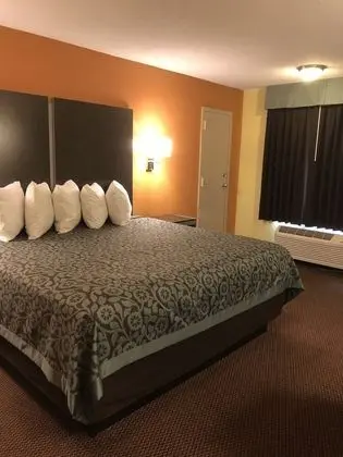 Oda, 1 En Büyük (King) Boy Yatak, Engellilere Uygun, Sigara İçilmez