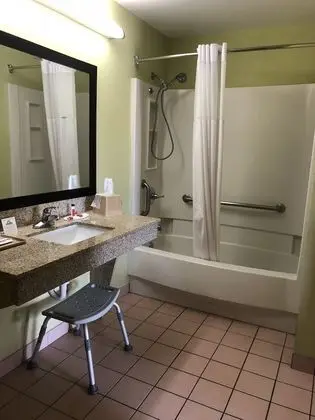 Oda, 1 En Büyük (King) Boy Yatak, Engellilere Uygun, Sigara İçilmez