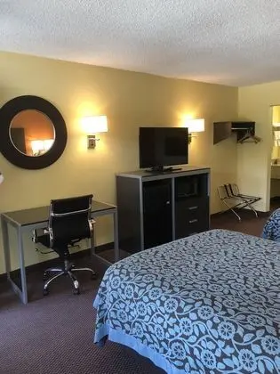 Oda, 2 Büyük (Queen) Boy Yatak, Sigara İçilebilir