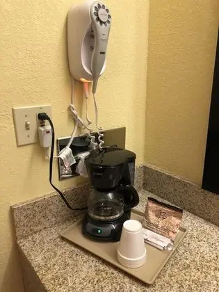 Oda, 2 Büyük (Queen) Boy Yatak, Sigara İçilebilir