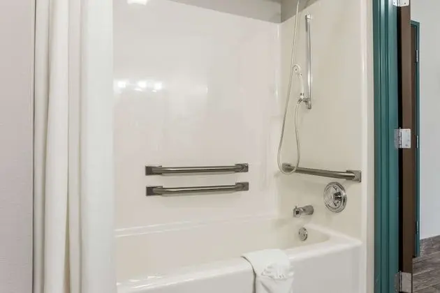 Oda, 1 En Büyük (King) Boy Yatak, Engellilere Uygun, Sigara İçilmez