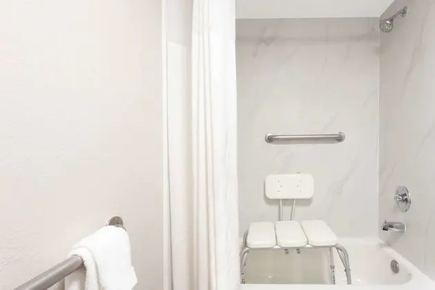 Oda, 1 En Büyük (King) Boy Yatak, Engellilere Uygun, Sigara İçilmez