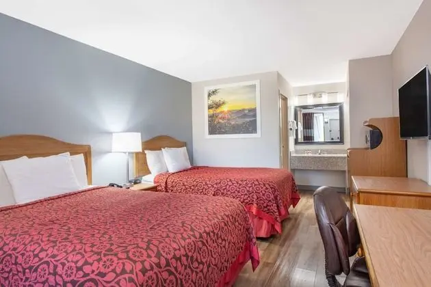 Tek Büyük Yataklı Oda, 2 Çift Kişilik Yatak