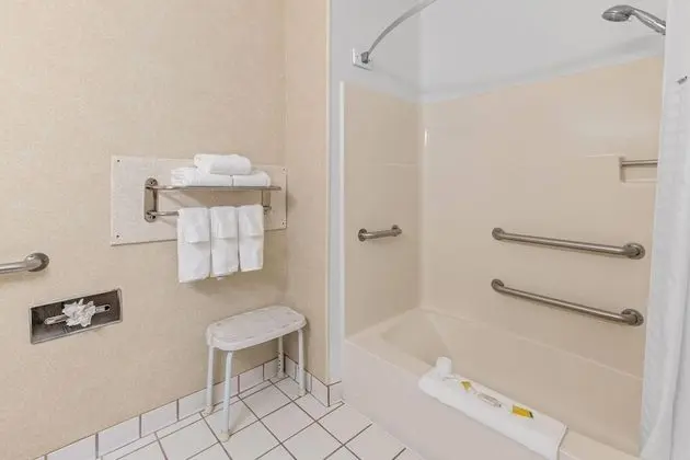 Engellilere uygun banyo