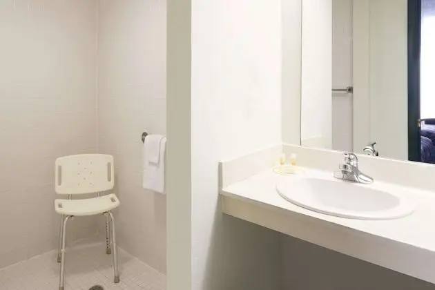 Oda, 2 Çift Kişilik Yatak, Engellilere Uygun, Sigara İçilmez (Mobility,Hearing,Roll-In Shower)