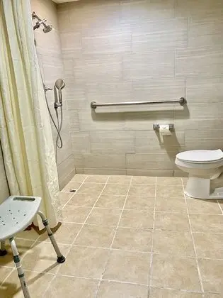 Oda, 1 En Büyük (King) Boy Yatak, Engellilere Uygun, Sigara İçilmez (Mobility, tub w grab bars)