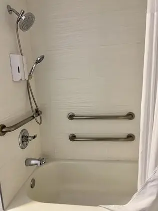 Oda, 1 En Büyük (King) Boy Yatak, Engellilere Uygun, Sigara İçilmez (Mobility, tub w grab bars)