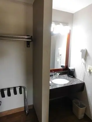 Tek Büyük Yataklı Oda, 2 Çift Kişilik Yatak