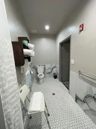 Oda, 2 Büyük (Queen) Boy Yatak, Engellilere Uygun, Sigara İçilmez (Bathtub w/Grab Bars)
