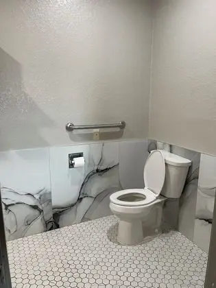 Standard Oda, 1 En Büyük (King) Boy Yatak, Engellilere Uygun, Sigara İçilmez (Bathtub)