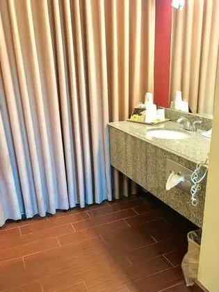 Oda, 1 En Büyük (King) Boy Yatak, Buzdolabı ve Mikrodalga