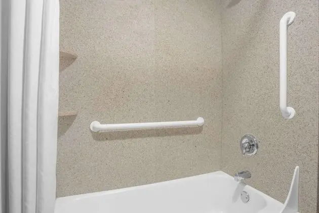Tek Büyük Yataklı Oda, 2 Çift Kişilik Yatak