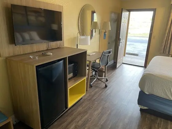 Standard Oda, 1 En Büyük (King) Boy Yatak, Sigara İçilebilir (Exterior Room)