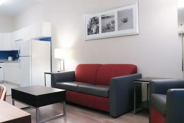 Süit, 2 Büyük (Queen) Boy Yatak, Sigara İçilmez (One-Bedroom)