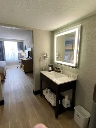 Standard Oda, 2 Büyük (Queen) Boy Yatak, Engellilere Uygun