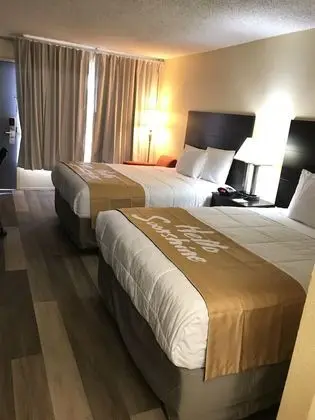 Oda, 2 Büyük (Queen) Boy Yatak, Engellilere Uygun, Sigara İçilmez (Mobility Accessible)