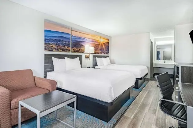 Oda, 2 Büyük (Queen) Boy Yatak, Sigara İçilmez