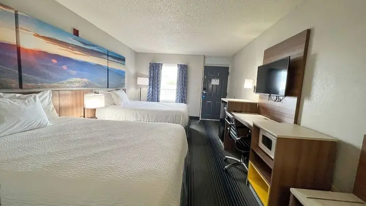 Oda, 2 Büyük (Queen) Boy Yatak, Sigara İçilebilir (Pet-Friendly)