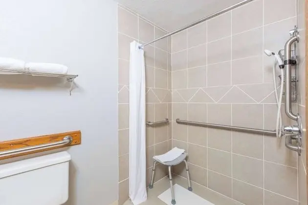Engellilere uygun banyo