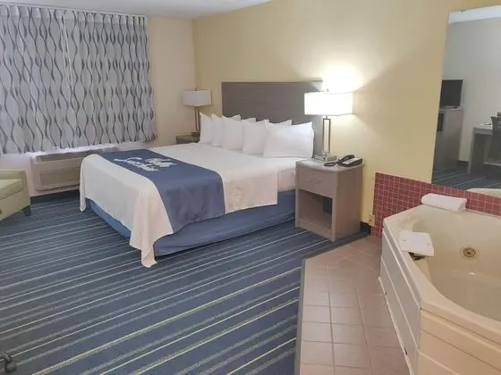 Süit, 1 En Büyük (King) Boy Yatak, Sigara İçilmez, Sıcak Su Küveti