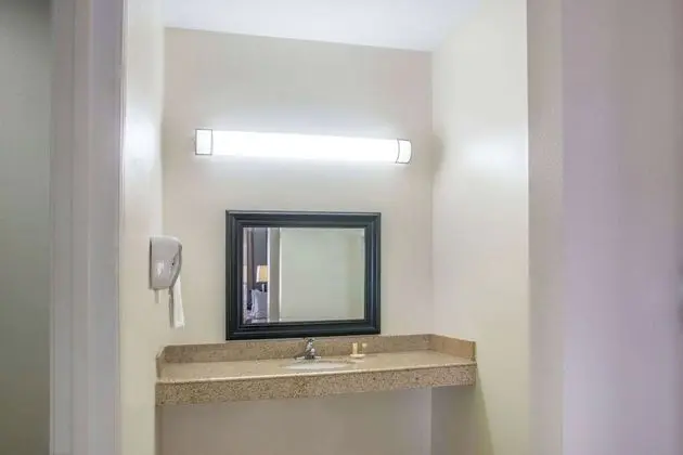 Oda, 2 Çift Kişilik Yatak, Engellilere Uygun, Sigara İçilmez (Mobility,Hearing,Roll-In Shower)