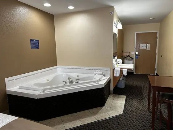 Süit, 2 Büyük (Queen) Boy Yatak, Engellilere Uygun, Sigara İçilmez