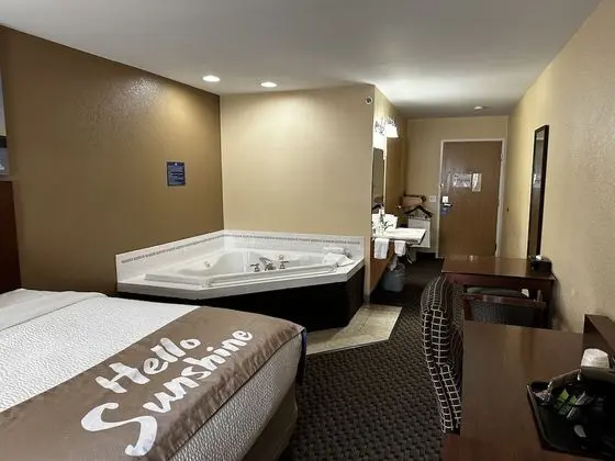 Süit, 2 Büyük (Queen) Boy Yatak, Engellilere Uygun, Sigara İçilmez