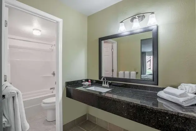 Oda, 2 Çift Kişilik Yatak, Engellilere Uygun, Sigara İçilmez