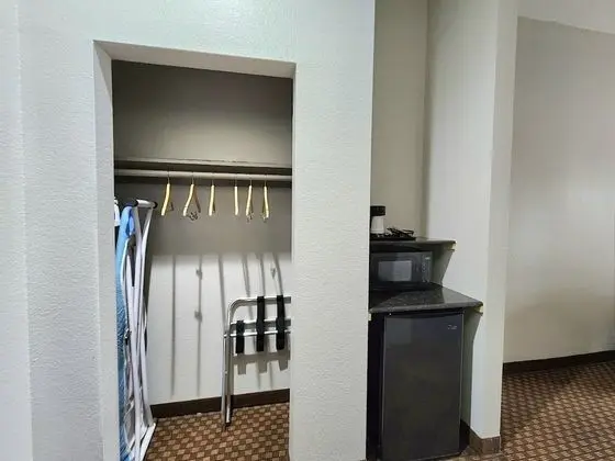 Oda, 2 Büyük (Queen) Boy Yatak, Engellilere Uygun (Mobility/Hearing, Tub w/Grab Bars)