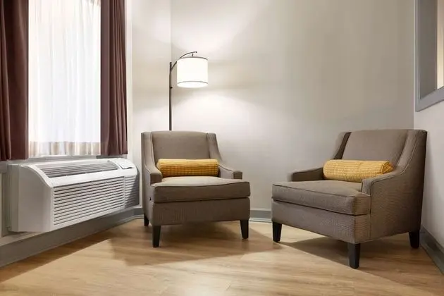 Oda, 2 Çift Kişilik Yatak, Engellilere Uygun, Sigara İçilmez (Tub with Grab Bars)