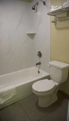 Oda, 1 En Büyük (King) Boy Yatak, Engellilere Uygun, Sigara İçilmez (Mobility Accessible)
