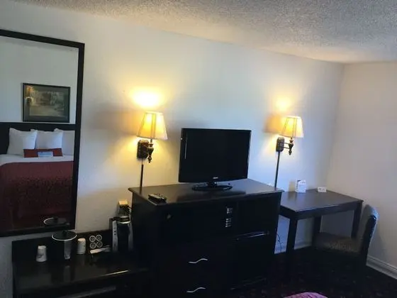 Oda, 1 Büyük (Queen) Boy Yatak, Engellilere Uygun, Sigara İçilmez