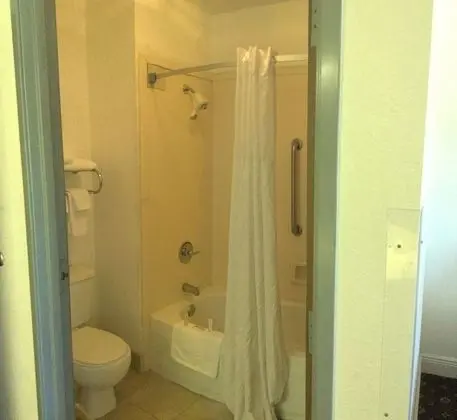 Oda, 2 Büyük (Queen) Boy Yatak, Sigara İçilmez