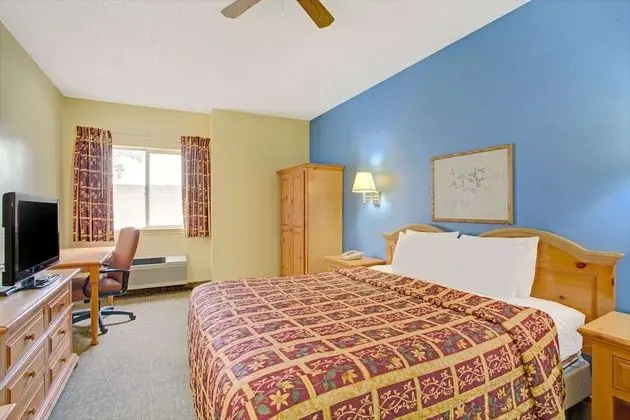 Accessible 2 Queen Bed Non-Smoking Room