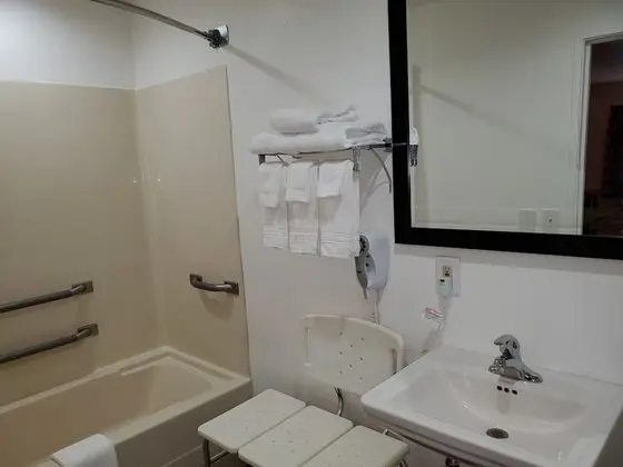 Oda, 1 En Büyük (King) Boy Yatak, Engellilere Uygun, Sigara İçilmez (Mobility Accessible)