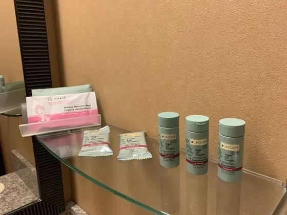 Standard Oda, 1 En Büyük (King) Boy Yatak, Engellilere Uygun, Buzdolabı ve Mikrodalga