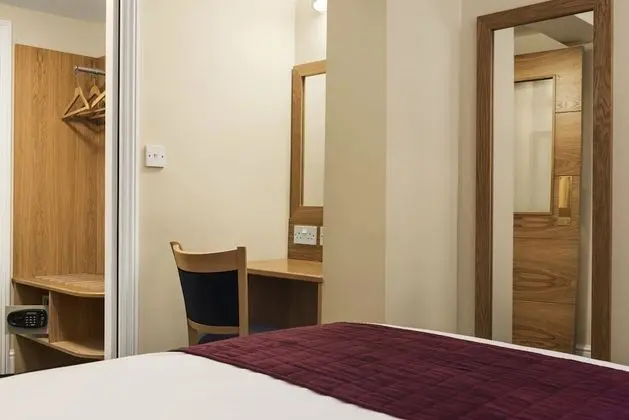 Oda, 1 Tek Kişilik Yatak, Sigara İçilmez